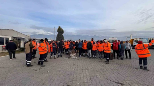 Efeler Belediyesi şirket çalışanları maaşlarının eksik ödendiği gerekçesiyle iş bıraktı