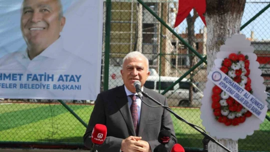 Efeler Belediyesi Umurlu Mahallesi'ndek, halı sahayı hizmete açtı