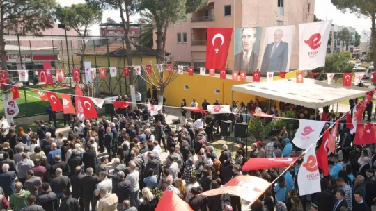 Efeler Belediyesi Umurlu Mahallesi'ndek, halı sahayı hizmete açtı