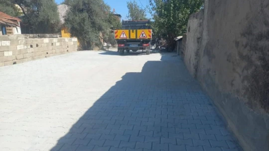 Efeler Belediyesi Umurlu Mahallesi'nde yol çalışmaları gerçekleştirdi