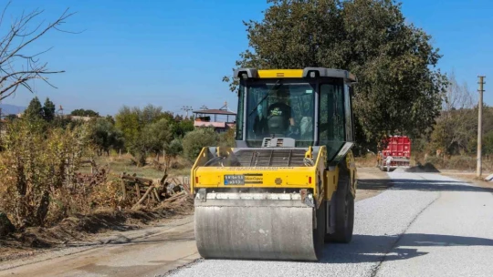 Efeler Belediyesi Umurlu Mahallesi'nde yol çalışmaları gerçekleştirdi
