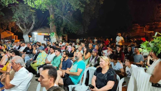 Efeler Belediyesi, vatandaşları sanatla buluşturuyor