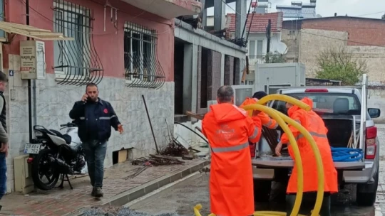 Efeler Belediyesi, yağıştan mağdur olan vatandaşlar için seferber oldu