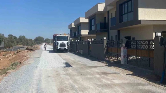 Efeler Belediyesi yol çalışmalarını sürdürüyor