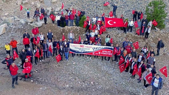Efeler, cumhuriyet için yürüdü