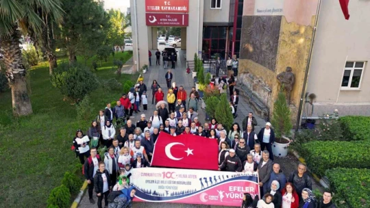 Efeler, cumhuriyet için yürüdü