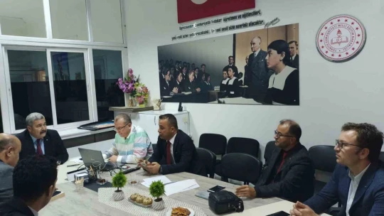Efeler'de 'Eğitim Yöneticileri Okuyor' projesi dikkat çekiyor
