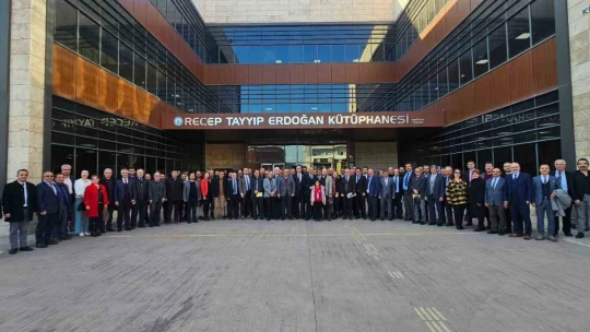 Efeler'de 'Yöneticiler Okuyor' projesinin ilk toplantısı yapıldı