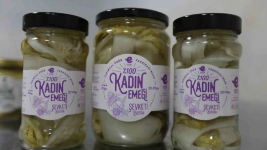Efeler'de 'Yüzde Yüz Kadın Emeği Tarımsal Ürün Fabrikası' Türkiye'ye örnek oluyor