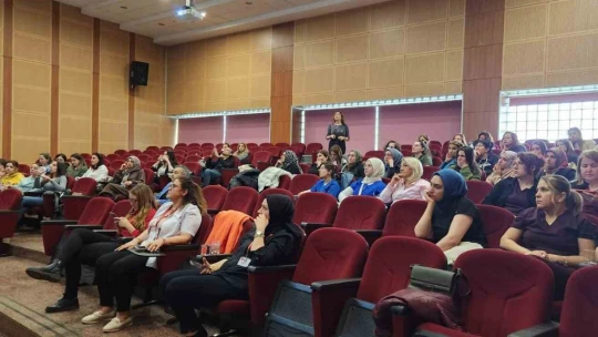 Efeler'de anne sütünün önemine dikkat çekildi