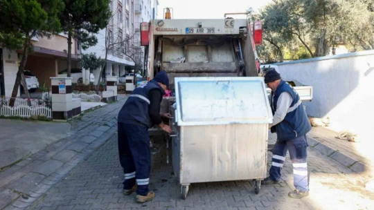 Efeler'de belediye ekiplerince temizlik aksamıyor