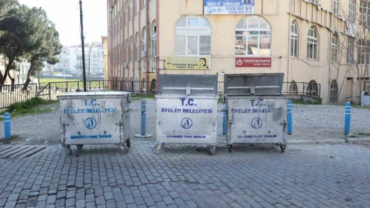 Efeler'de belediye ekiplerince temizlik aksamıyor