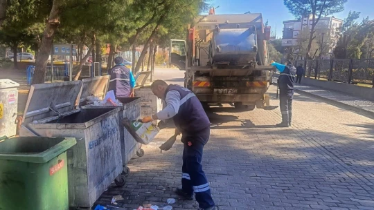 Efeler'de belediye ekiplerince temizlik aksamıyor