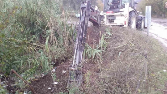 Efeler'de bozulan yollara anında müdahale