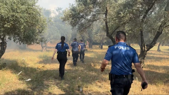 Efeler'de çıkan yangında 2'si metruk 3 ev zarar gördü