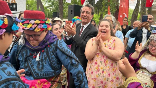 Efeler'de engelleri kaldırdılar