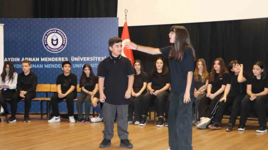 Efeler'de genç yetenekler sahne aldı