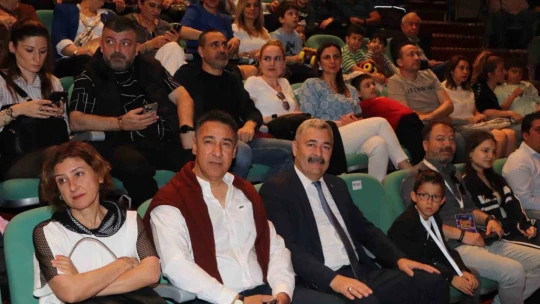 Efeler'de genç yetenekler sahne aldı