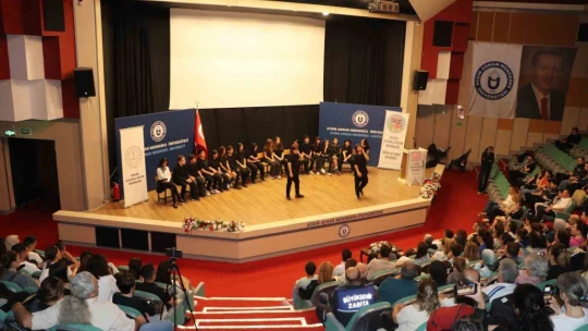 Efeler'de genç yetenekler sahne aldı