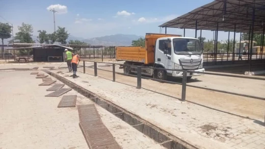 Efeler'de hayvan pazarları bayrama hazırlanıyor