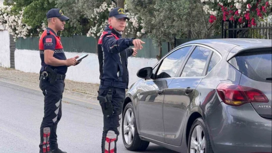 Efeler'de jandarmadan eş zamanlı şok uygulama
