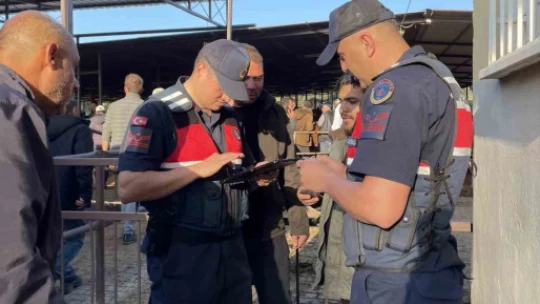 Efeler'de jandarmadan eş zamanlı şok uygulama