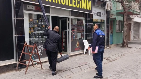 Efeler'de kaldırımlar işgalden arındırılıyor