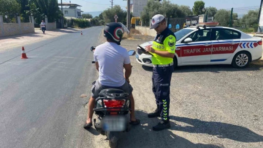 Efeler'de motosiklet sürücülerine trafik bilgilendirmesi