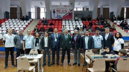 Efeler'de öğrenciler kazanmak için 50 bin hamle gerçekleştirdi