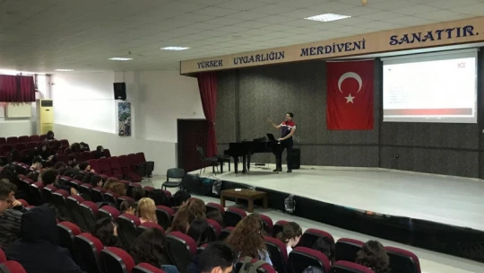Efeler'de öğrencilere gıda okur yazarlığı eğitimi verildi