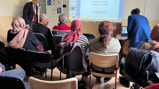 Efeler'de öğrencilere gıda okur yazarlığı eğitimi verildi