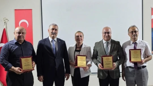 Efeler'de öğretmenlere yapay zeka eğitimi verildi