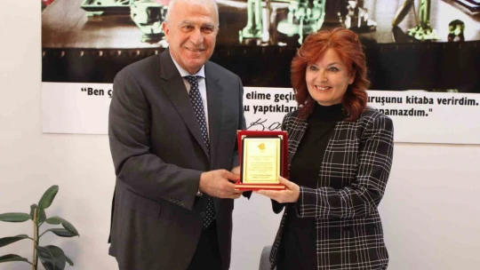 Efeler'de on sekizinci Kitap Kafe açıldı