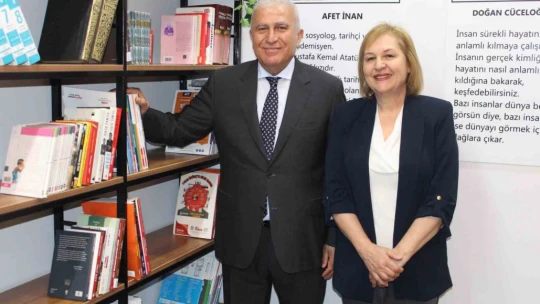 Efeler'de on sekizinci Kitap Kafe açıldı