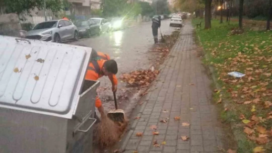 Efeler'de sağanak yağış öncesi hazırlık