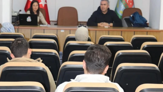 Efeler'de sarı lop incir fidanlarının gelişimi izleniyor
