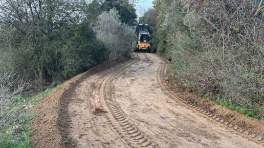 Efeler'de tarım arazilerinin yolları düzenleniyor