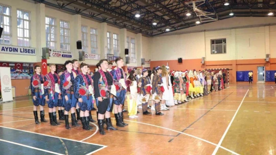 Efeler'de Uluslararası Halk Dansları Festivali gerçekleştirildi