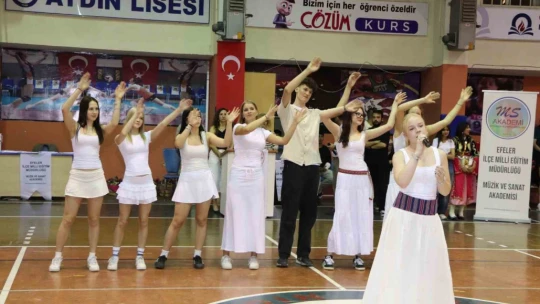 Efeler'de Uluslararası Halk Dansları Festivali gerçekleştirildi