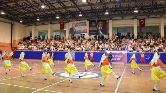 Efeler'de Uluslararası Halk Dansları Festivali gerçekleştirildi