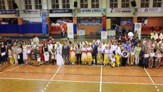 Efeler'de Uluslararası Halk Dansları Festivali gerçekleştirildi