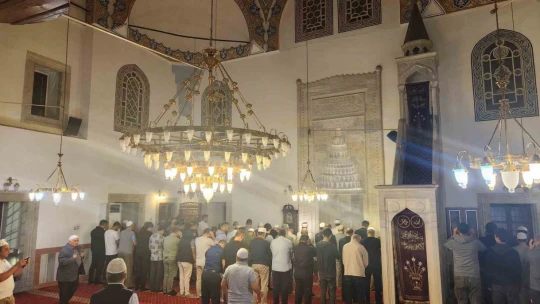 Efeler'de vatandaşlar sabah namazında bir araya geldi
