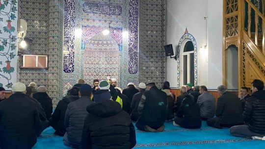 Efeler'de vatandaşlar sabah namazında buluştu