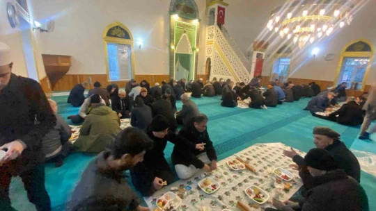 Efeler'de vatandaşlar sabah namazında buluştu