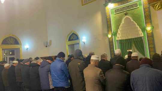 Efeler'de vatandaşlar sabah namazında buluştu