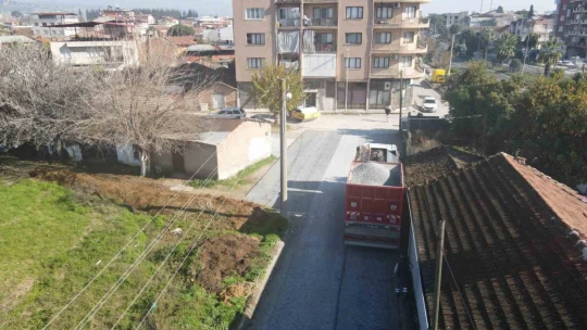 Efeler'de yol yapım çalışmaları aralıksız sürüyor