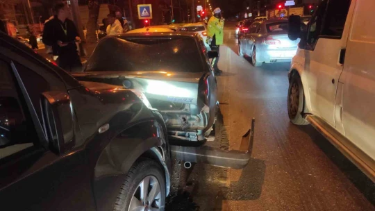 Efeler'de zincirleme kaza