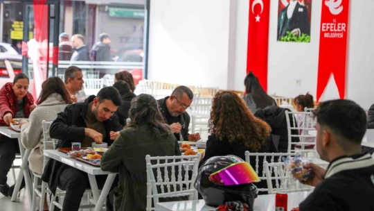 Efeler'deki Kent Lokantası'na vatandaşlardan yoğun ilgi