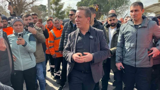 Efeler'deki maaş krizi ile ilgili Başkan Yetişkin işçilerle görüştü