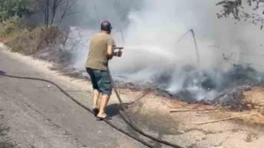 Efeler'deki yangına itfaiye ekiplerinden hızlı müdahale